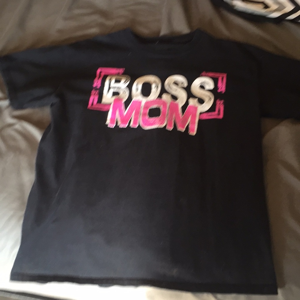 “ BOSS MOM” black tee